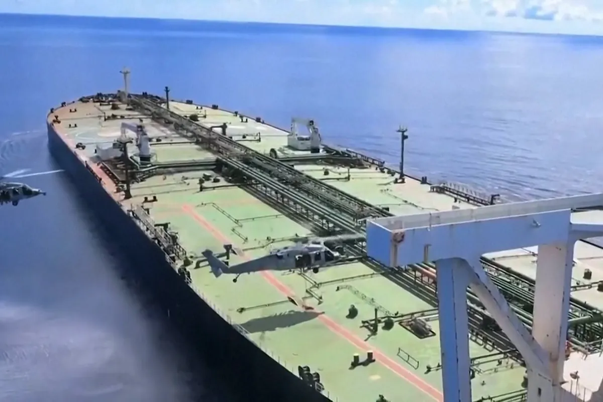 Las impactantes imágenes del ejército de EEUU interceptando un petrolero iraní