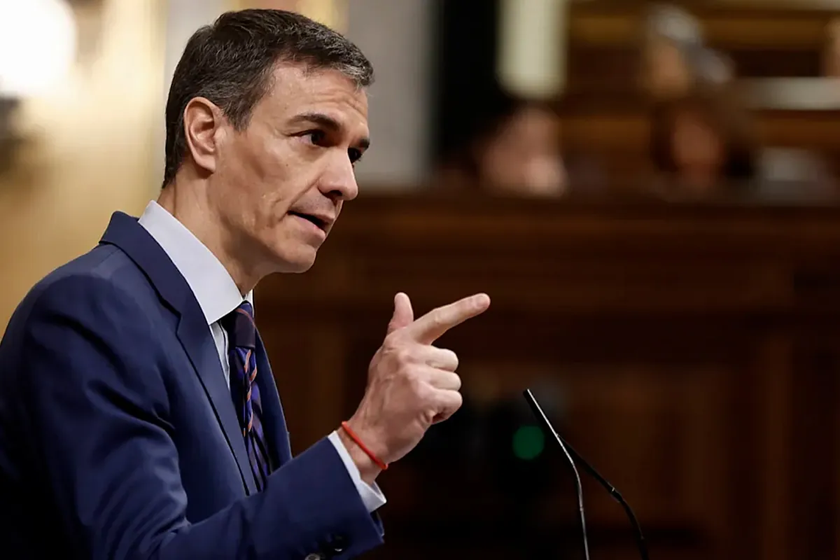 Sánchez airea el fantasma de Aznar para defender su postura ante la guerra de Irán: "No cometamos errores del pasado"