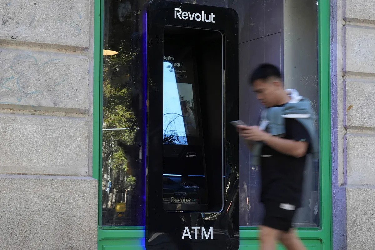 Los neobancos aprovechan el nuevo contexto de tipos de interés y salidas a bolsa para 'robar' clientes en España