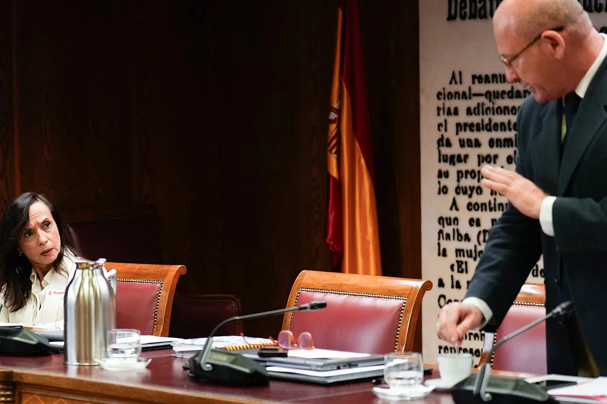 Gran bronca en el Senado entre Corredor y el PP por el apagón: "¡No estoy nerviosa, estoy enfadada!"