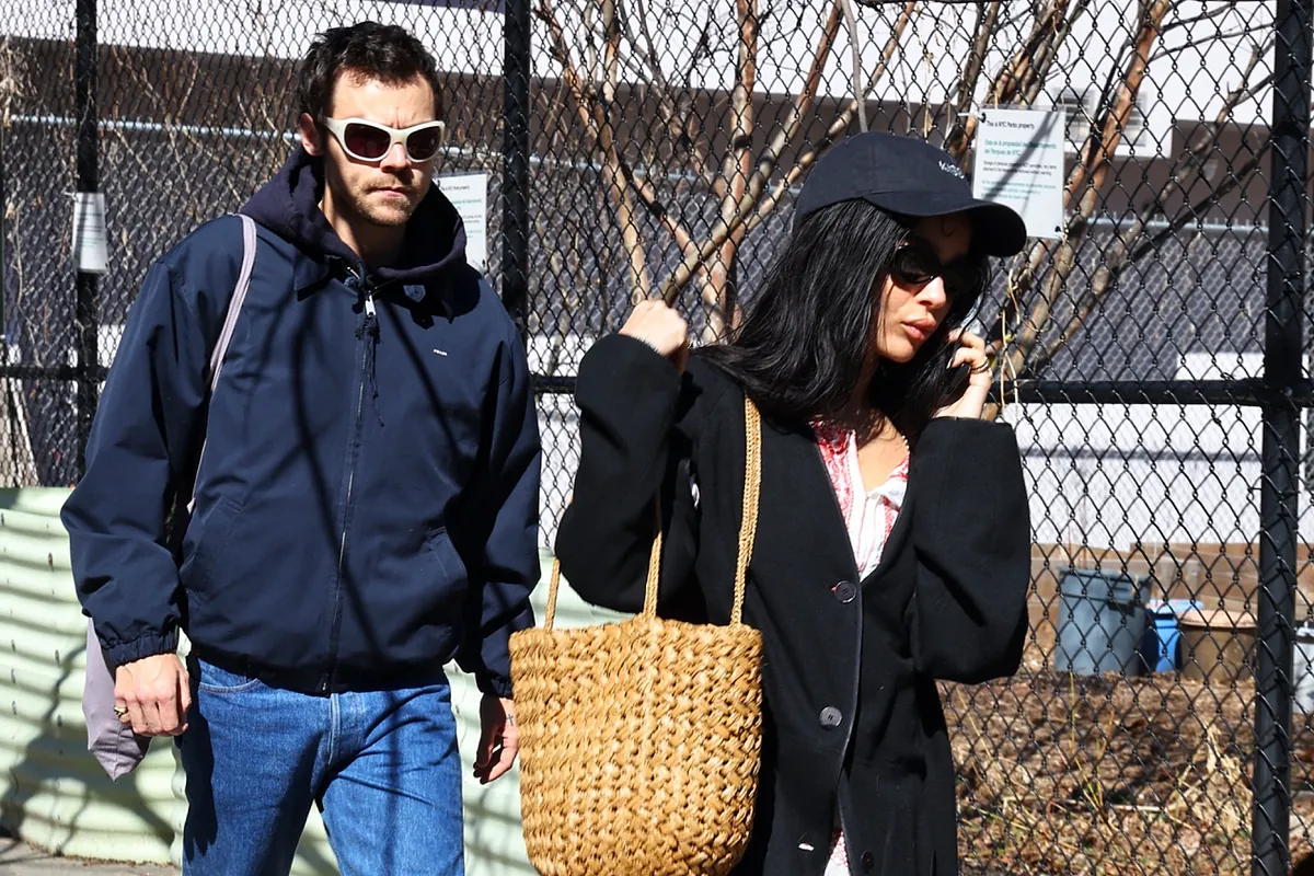 Rumores de compromiso de Harry Styles y Zoe Kravitz: beso en público y un anillo de diamantes