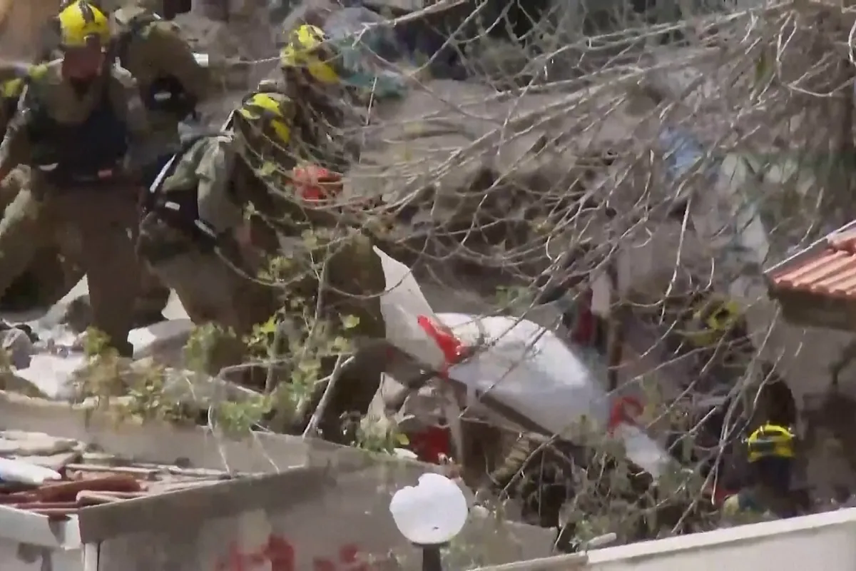 Siguen recuperando cadáveres tras el ataque iraní contra varias ciudades de Israel