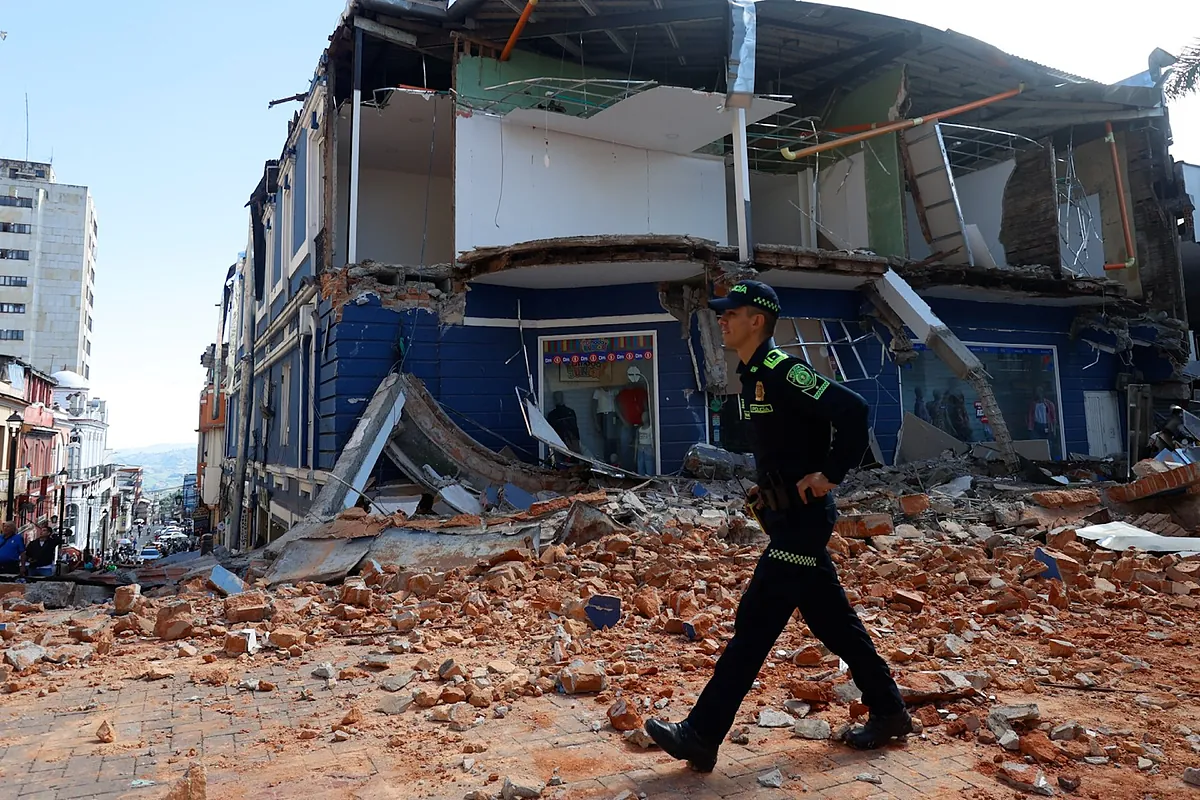 Edificios y viviendas quedan destruidos tras el seísmo de magnitud 7,4 en Colombia
