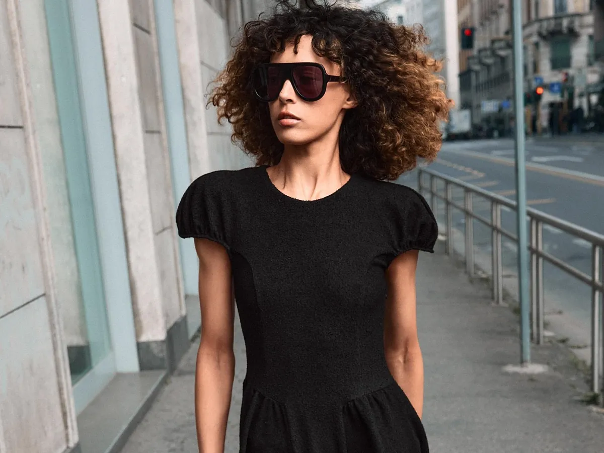 Los vestidos de Zara que más favorecen a partir de los 50: manga corta, frescos y por menos de 20 euros