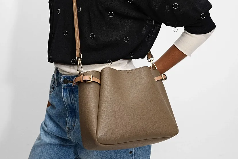 Parfois sorprende con bolsos bandolera estilo lujo: versátiles