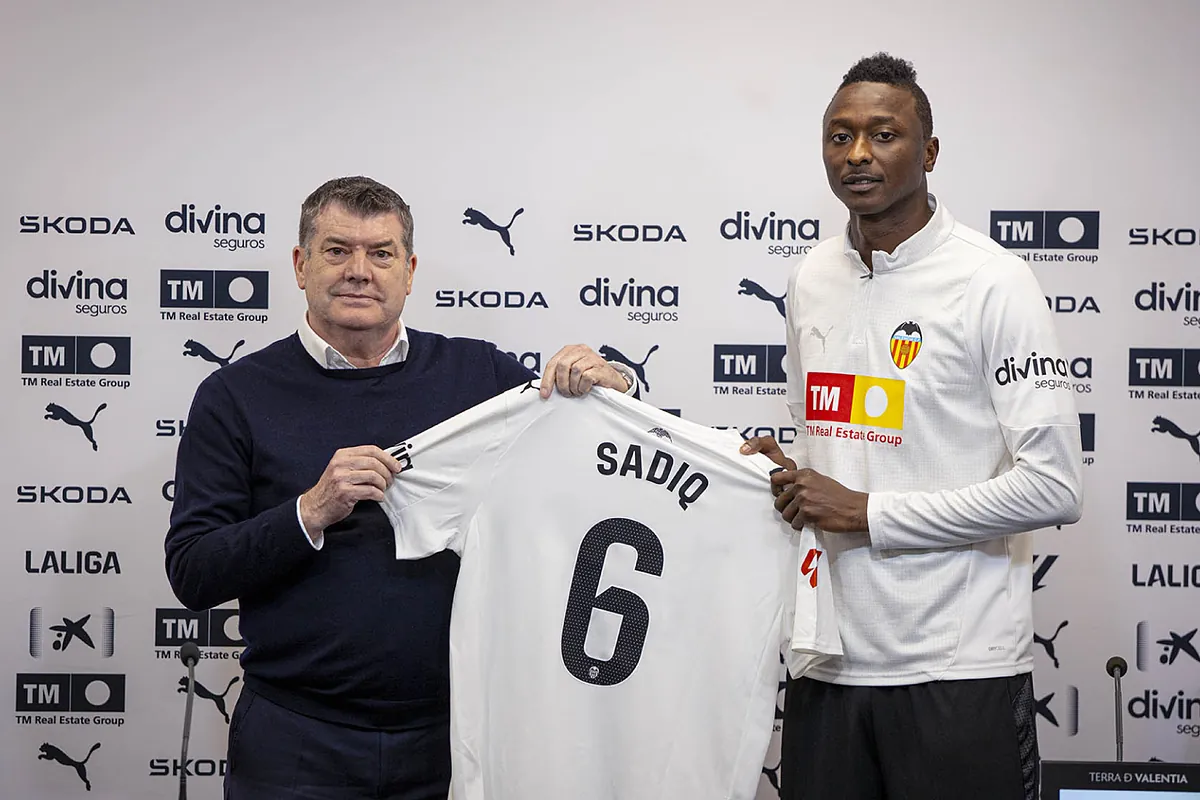 El Valencia da un giro en el primer mercado de las  cuatro ventanas  de Gourlay: una columna vertebral de veteranos para Corberán