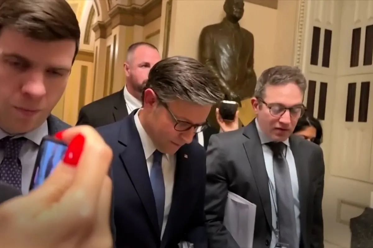 Mike Johnson rechaza una posible acción militar de Estados Unidos en Groenlandia