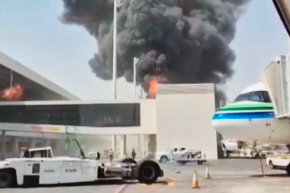 Decenas de heridos en el aeropuerto de Riad tras un presunto ataque con misil lanzado por los hutíes