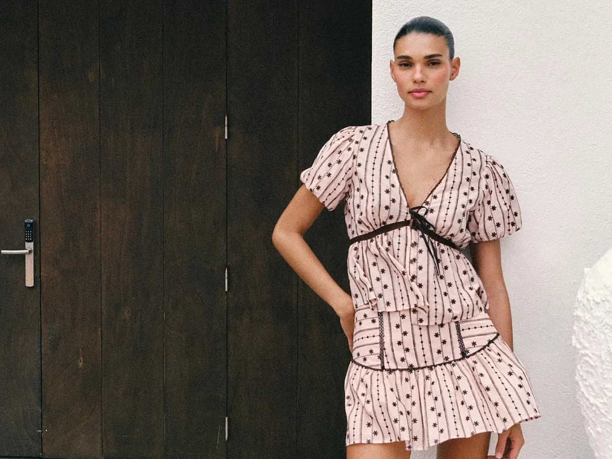 Las novedades de la semana de Zara: de faldas bordadas a shorts y pantalones de rayas que parecen sacados de unas vacaciones en el Mediterráneo