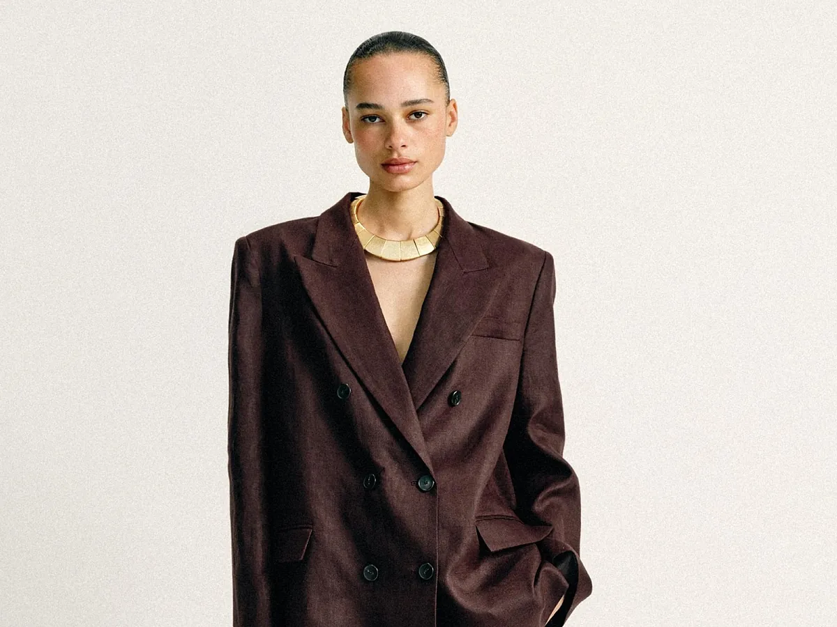 Acaban de llegar a Zara las novedades de la semana: pantalones bombachos, faldas con lentejuelas, bolsos de hombro y blazers cruzadas