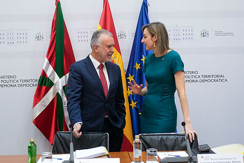 El ministro Torres habla de "f�rmulas mixtas" en la transferencia a Euskadi de la gesti�n de las prestaciones de la Seguridad Social