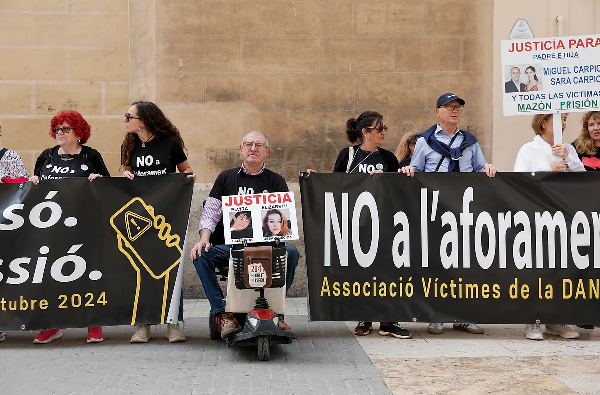 Las víctimas de la dana denuncian el cierre de la comisión en las Cortes Valenciana: "Es un blindaje político de PP y Vox"