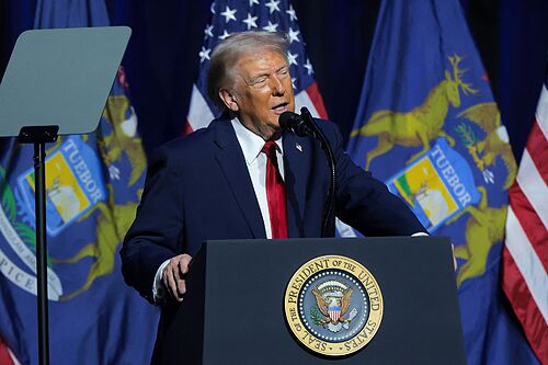 Trump llama "cretino" al presidente de la Reserva Federal y dice que "se ir� pronto"