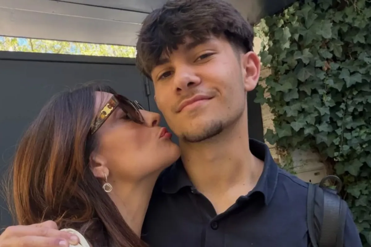 El hijo de Xabi Alonso y Nagore Aranburu cumple 18 años: de acompañarle al campo a seguir sus pasos en el fútbol