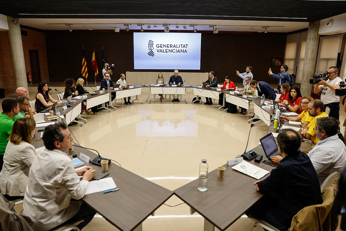 Reunión hasta la madrugada sin acuerdo: Educación eleva la mejora salarial de los docentes hasta los 200 euros al mes