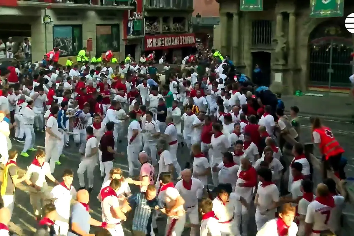 Tercer encierro de San Fermín con un corneado por los de Victoriano del Río