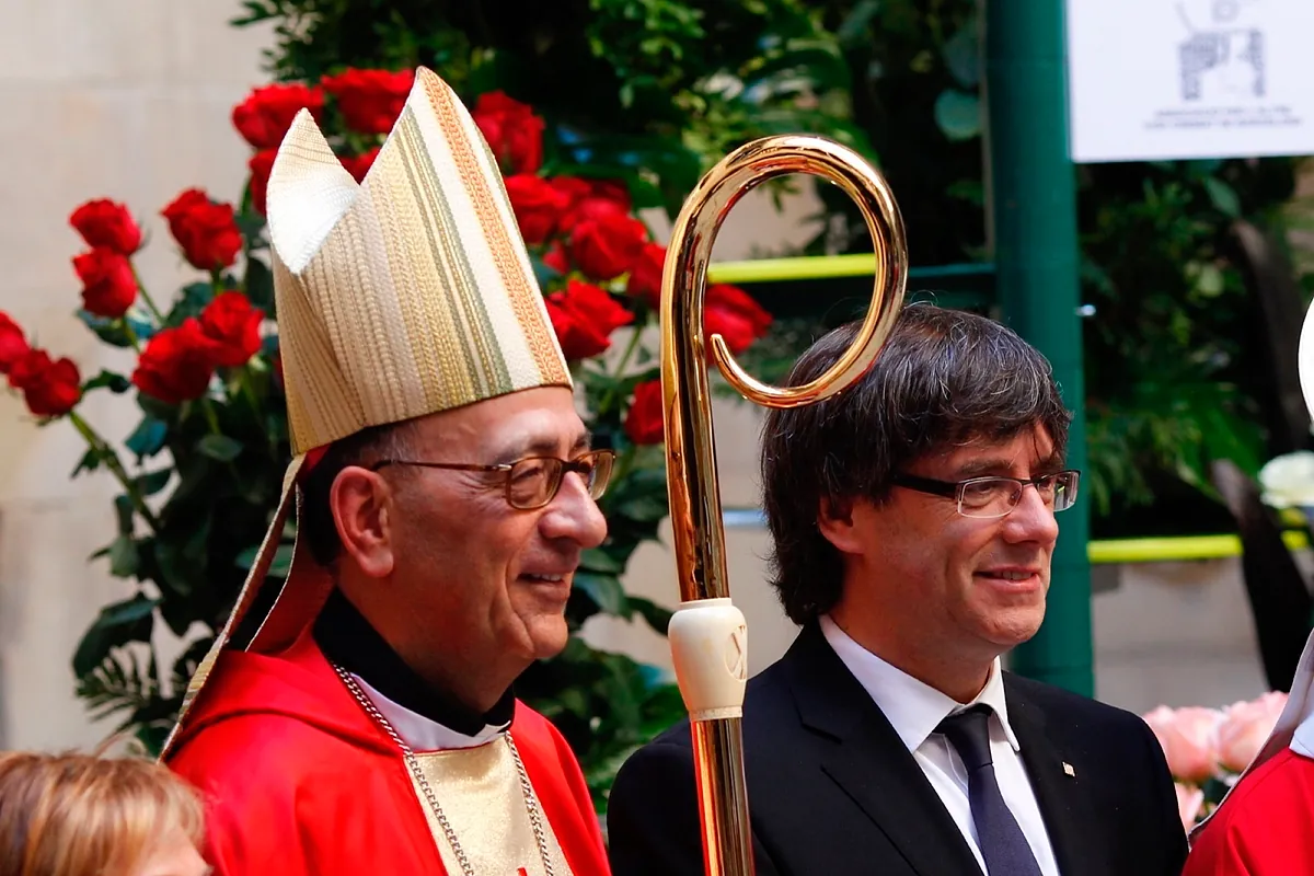Puigdemont llama a hacer un escrache al Papa con 'estelades' y silbidos en la Sagrada Familia por la polémica con el catalán