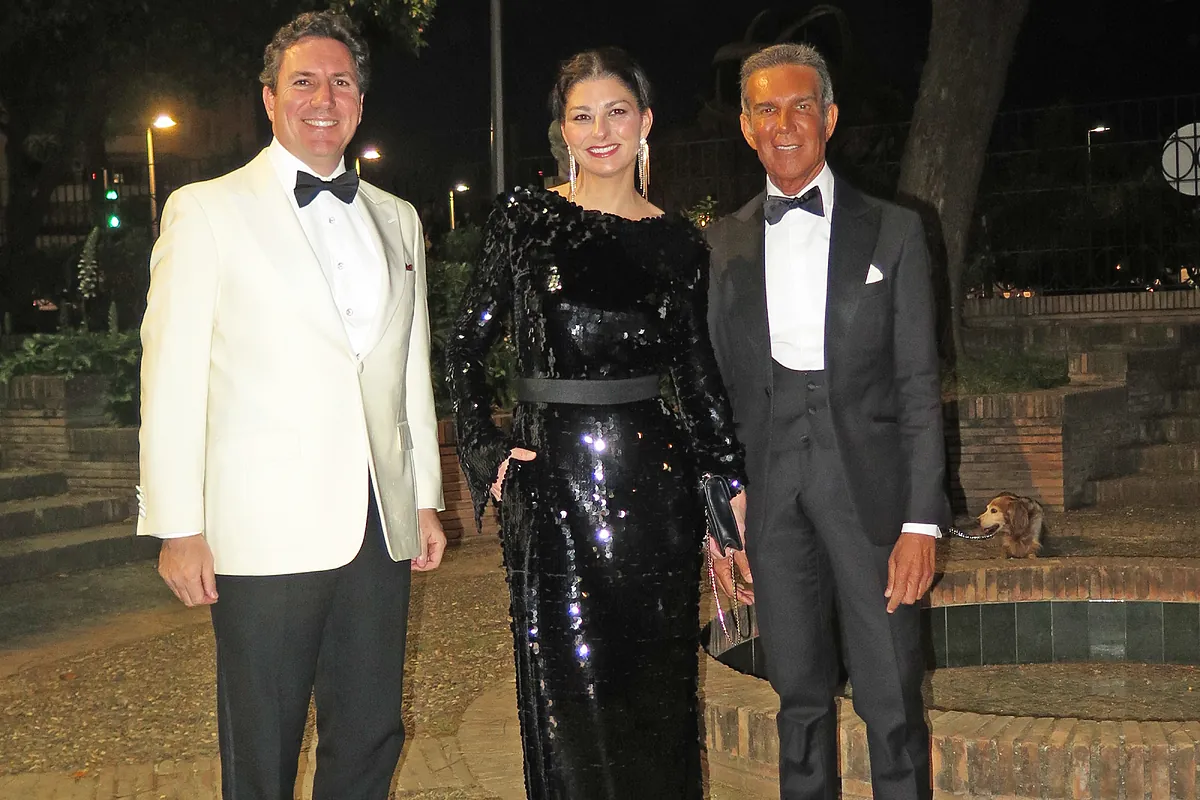 Rocío Peralta elige diseños de Roberto Diz y Antonio García para los actos previos de los Enganches en Sevilla