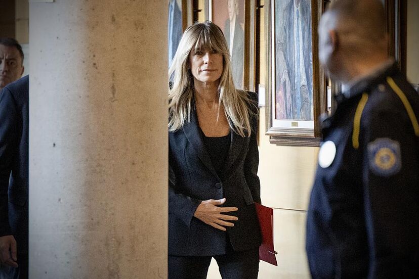 El juez Peinado encarga un informe para esclarecer si Begoña Gómez hizo  intrusismo al firmar pliegos de contratación de la Complutense | España