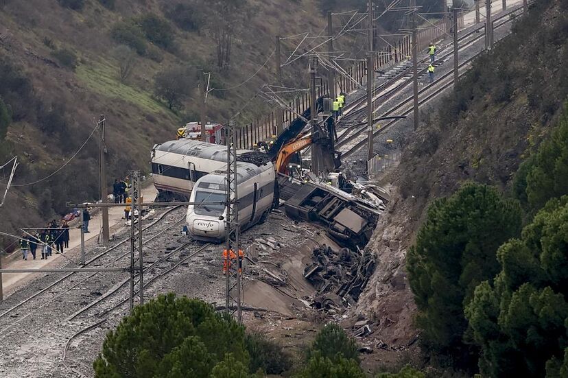 Accidente de tren en Córdoba y Barcelona, última hora, en directo | Moreno y Sánchez acuerdan un Homenaje de Estado a las víctimas el 31 de enero en Huelva | España
