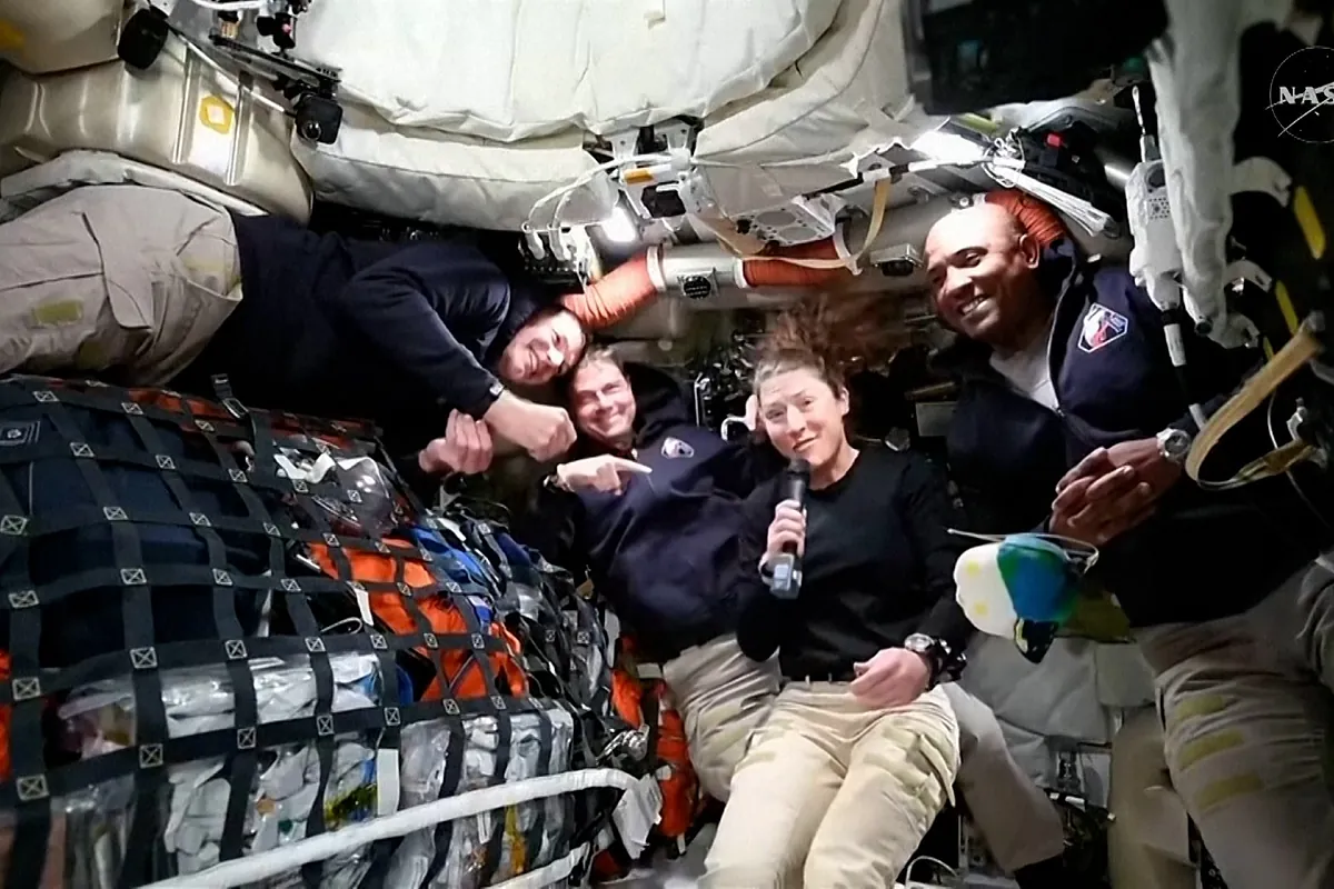 "Soy la fontanera espacial": así arregló el baño de Artemisa 2 la astronauta Christina Koch
