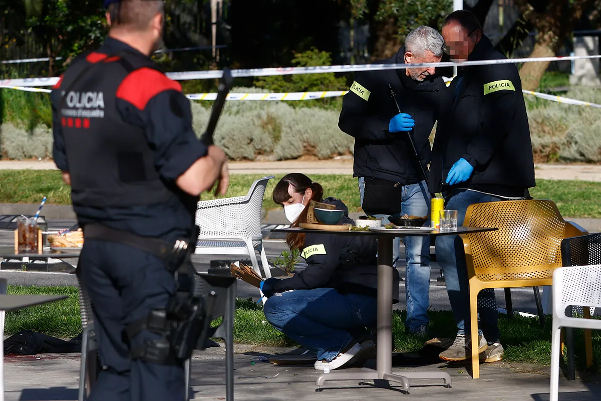 Nuevo tiroteo a plena luz del día en Barcelona: la víctima, en estado crítico, estaba en la terraza de un bar y los Mossos lo investigan como un posible ajuste de cuentas