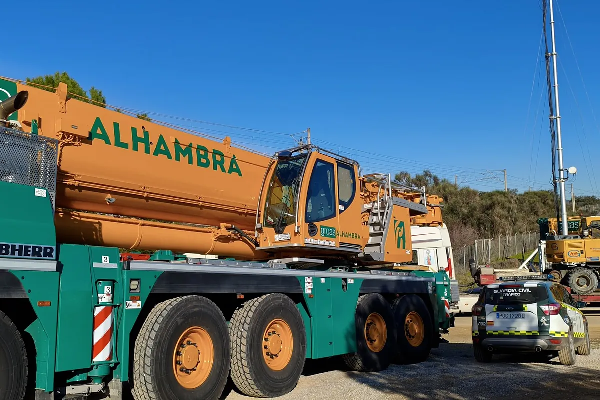 Dos Grúas Alhambra desplegadas para despejar la zona cero del accidente de trenes en Córdoba