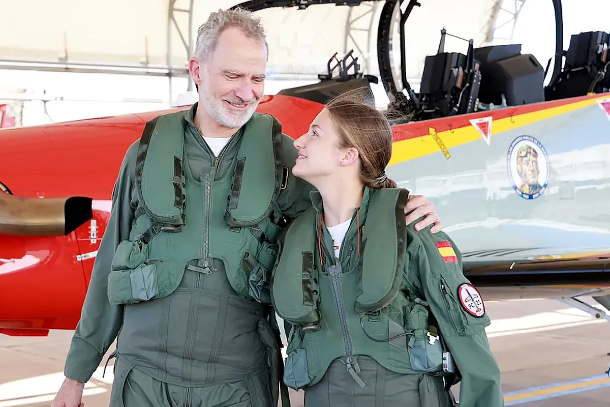 Así ha sido el emotivo vuelo conjunto de Felipe VI y la Princesa Leonor