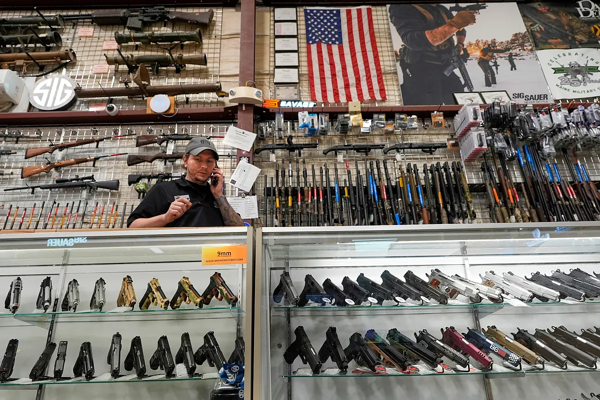 Millones de estadounidenses reconocen haber pensado en el último año en dispararle a alguien: el 14% a un funcionario