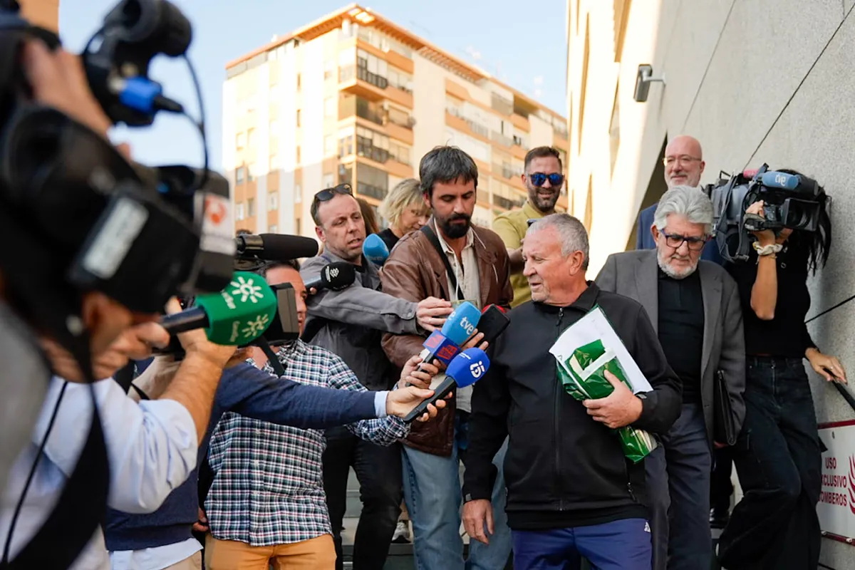 El juez del 'caso Mascarillas' reactiva las declaraciones de medio centenar de investigados, pero el ex alcalde de Fines se niega a testificar