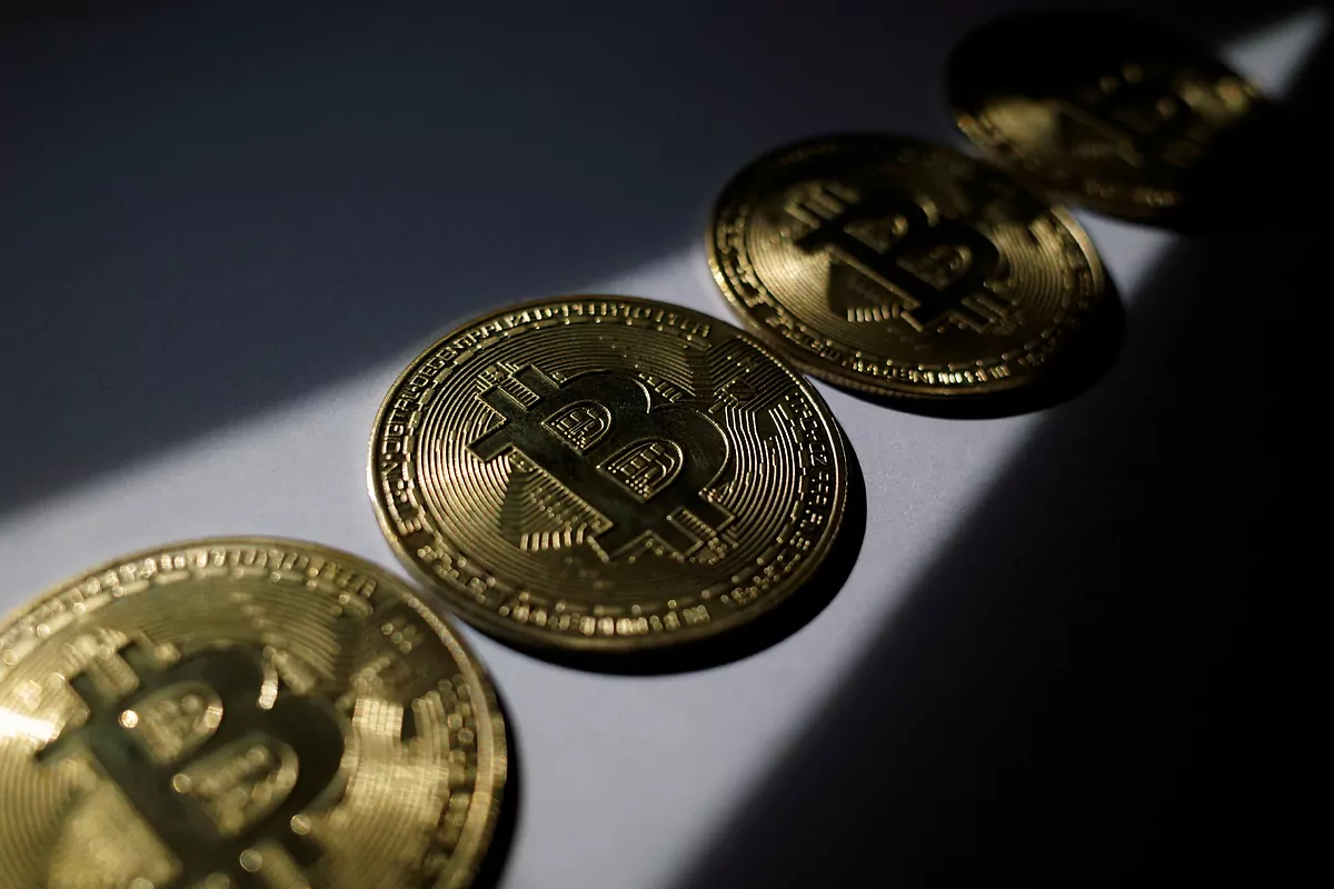 Operaciones sin acceso a Internet, seguridad física y localización secreta:  así es el búnker que protege las criptomonedas | Economía