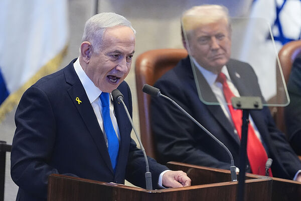 Benjamin Netanyahu se dirige al Parlamento de Israel junto a Donald Trump.