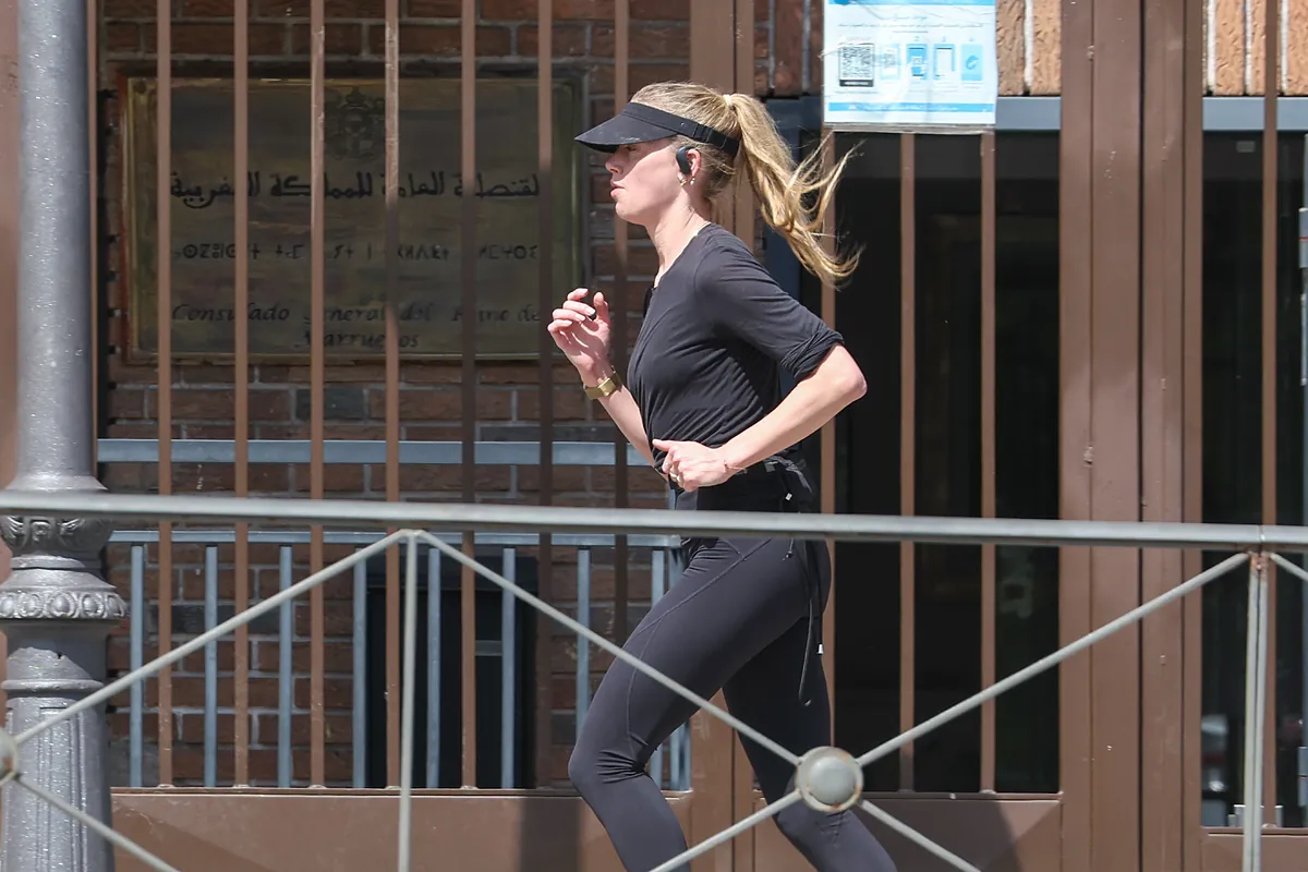 La vida de incógnito de Amber Heard a los 40 años tras "abandonar" la fama y con sus tres hijas en Madrid