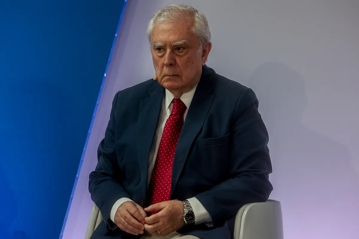 El diplomático Javier Rupérez y el ex ministro Jordi Sevilla, en el Foro España a Debate de Tomares