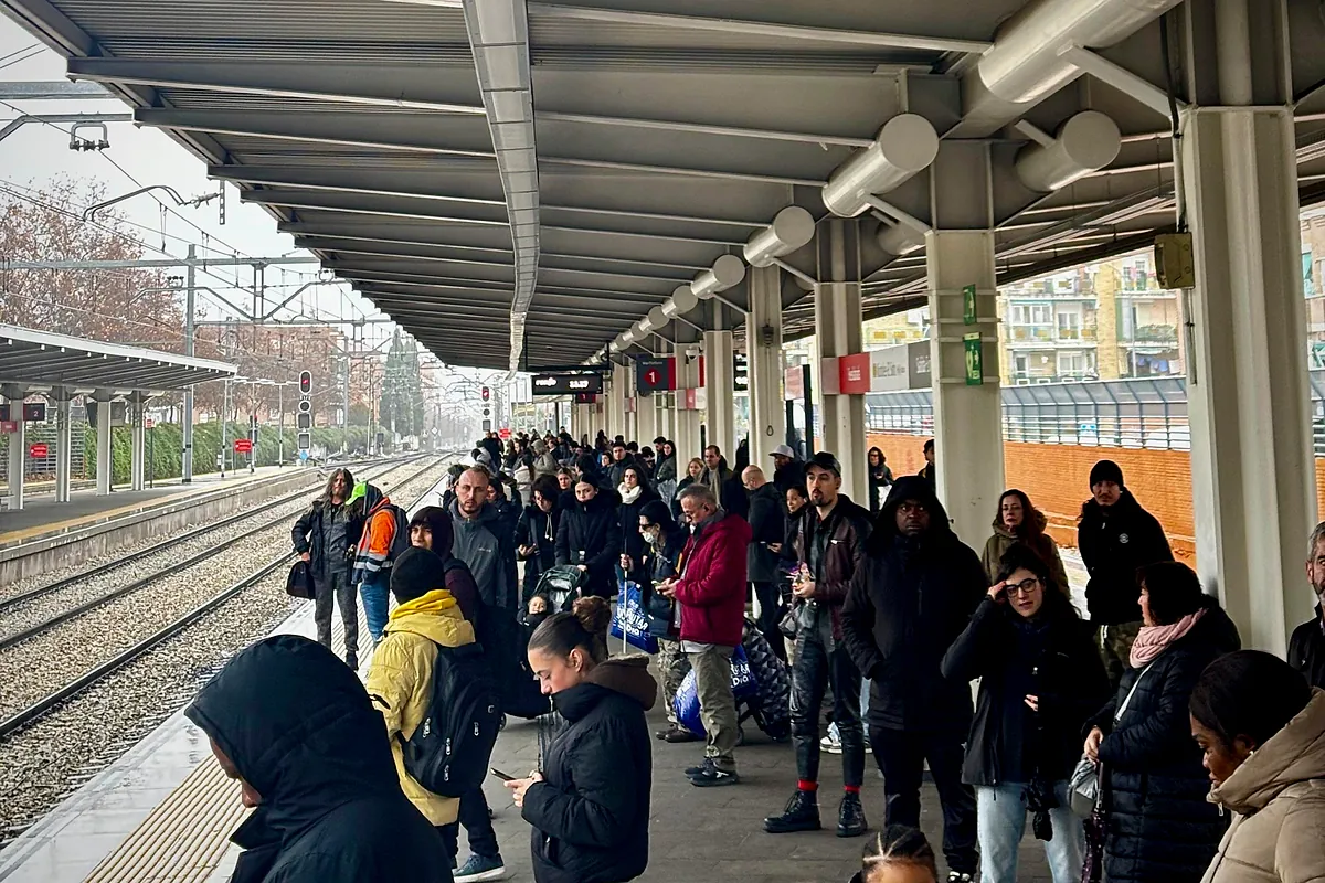 La huelga de maquinistas provoca la suspensión de las líneas C-1, C-3 y C-4 de Cercanías Madrid y graves alteraciones en el resto de la red