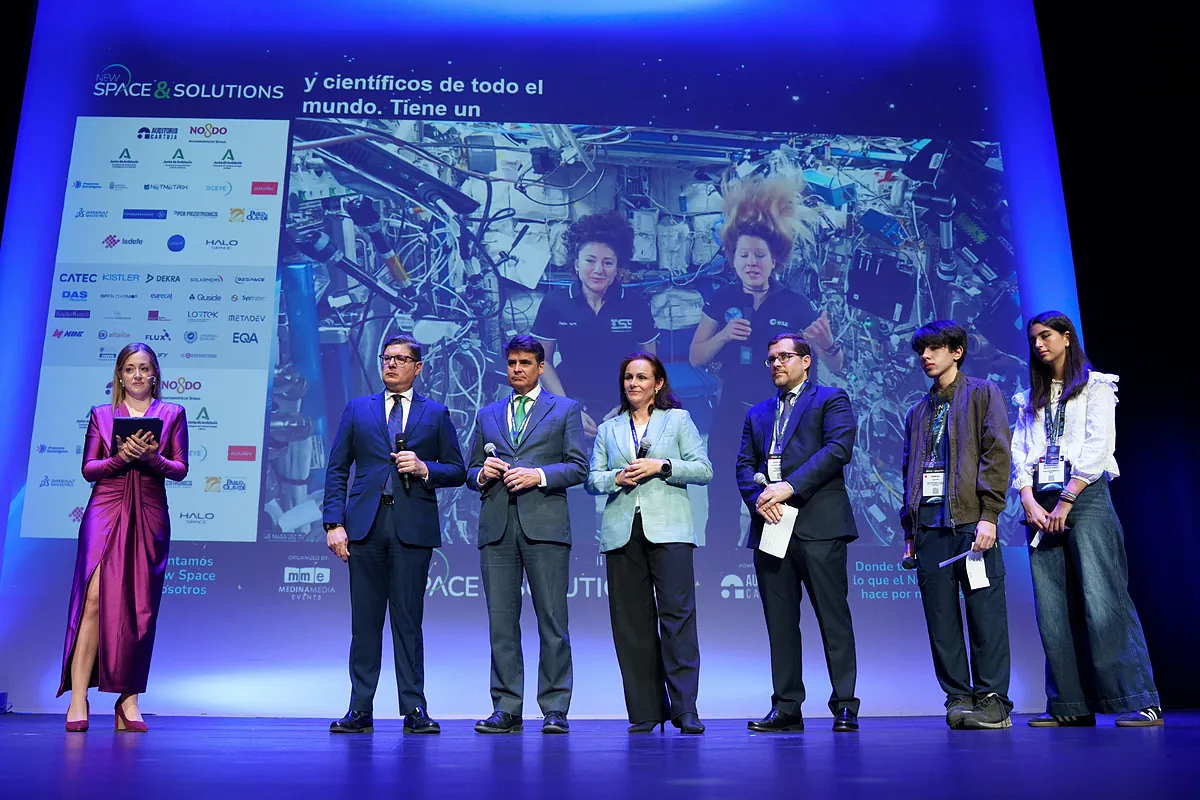 "¿Cómo me oyes Sevilla?", las astronautas Jessica y Sophie contactan desde la Estación Espacial Internacional con dos estudiantes de 14 y 17 años
