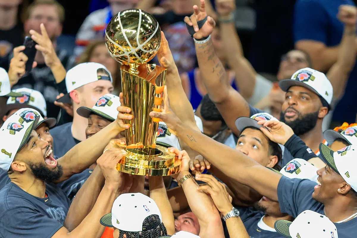 Masiva celebración en Nueva York tras la victoria de los Knicks en la NBA 53 años