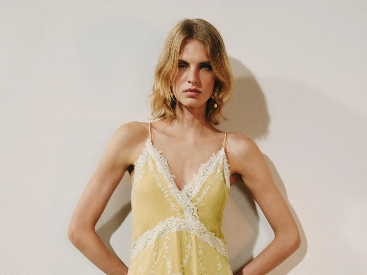 Adiós al estampado: 9 vestidos bordados de Zara y Mango con los que derrocharás estilo
