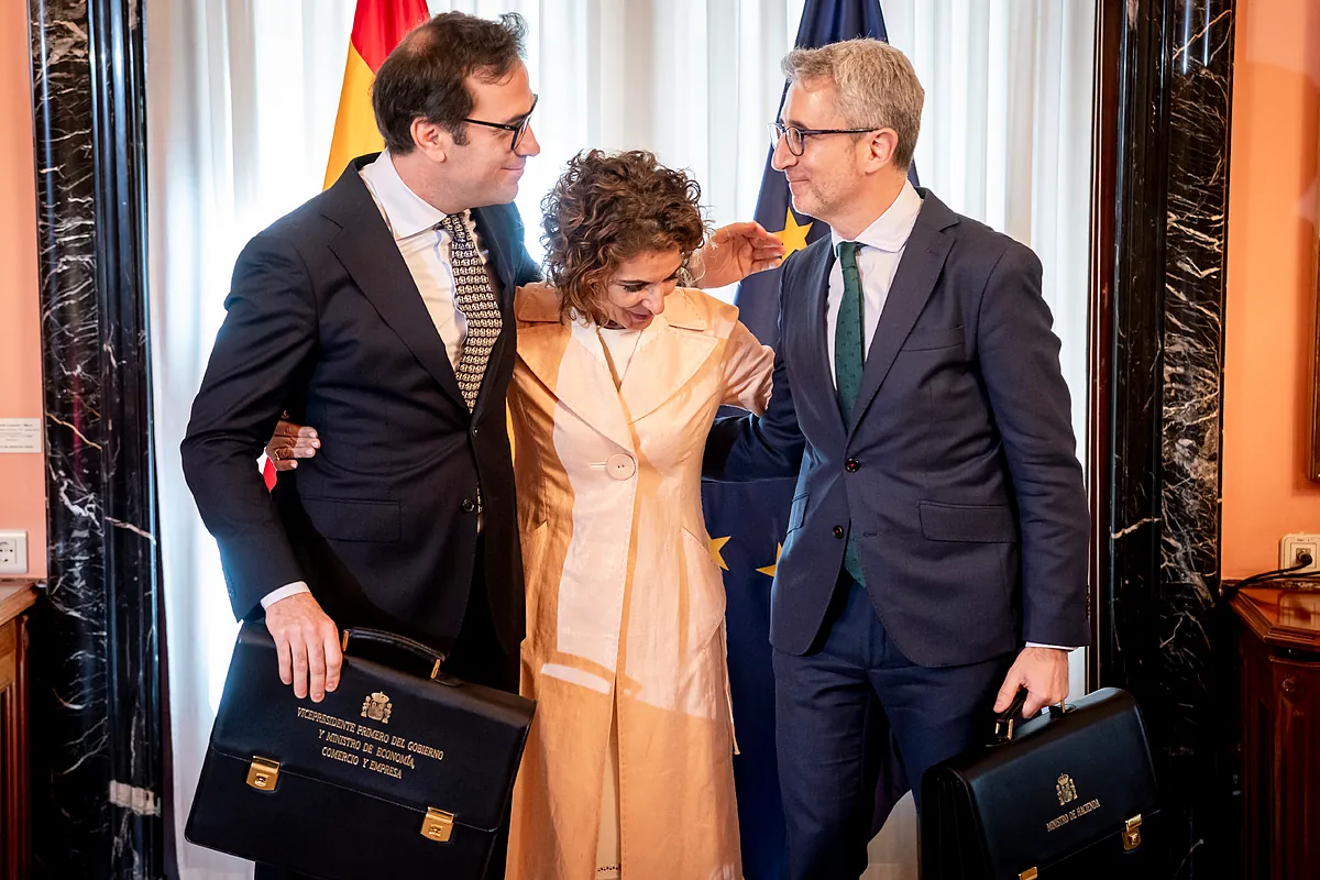 Los 'apagones' contables del Gobierno: el de los fondos, el presupuestario, el del INE y el militar