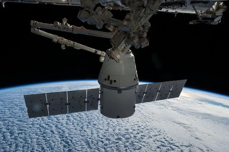 ¿Y si Moscú escondiera una bomba nuclear en un satélite? Un físico del MIT cree que ya podría descubrirla