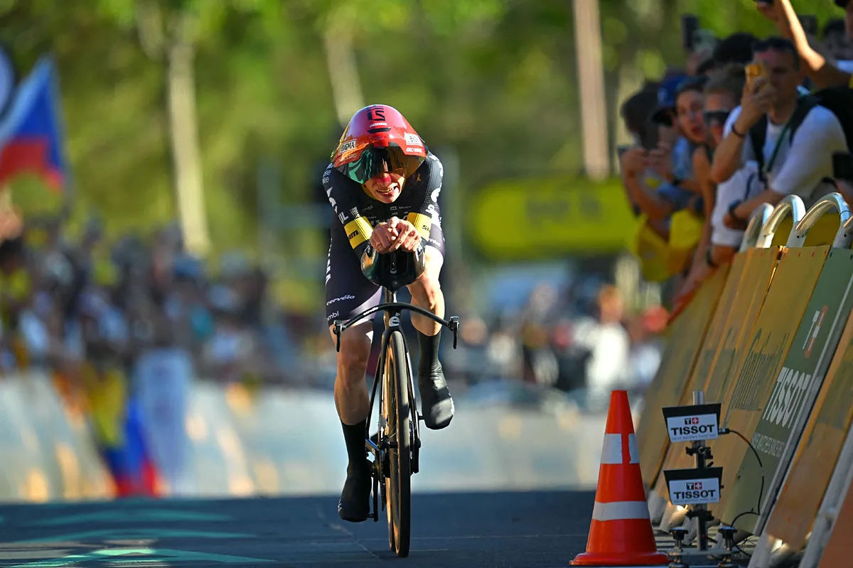 Visma vuela por las calles de Barcelona y Vingegaard es el primer líder del Tour