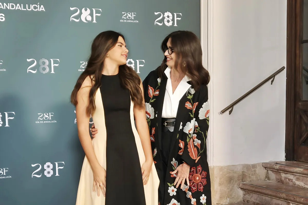 Manuel Carrasco le canta a Huelva y Paz Vega prefiere ser Hija Predilecta a recibir un Oscar