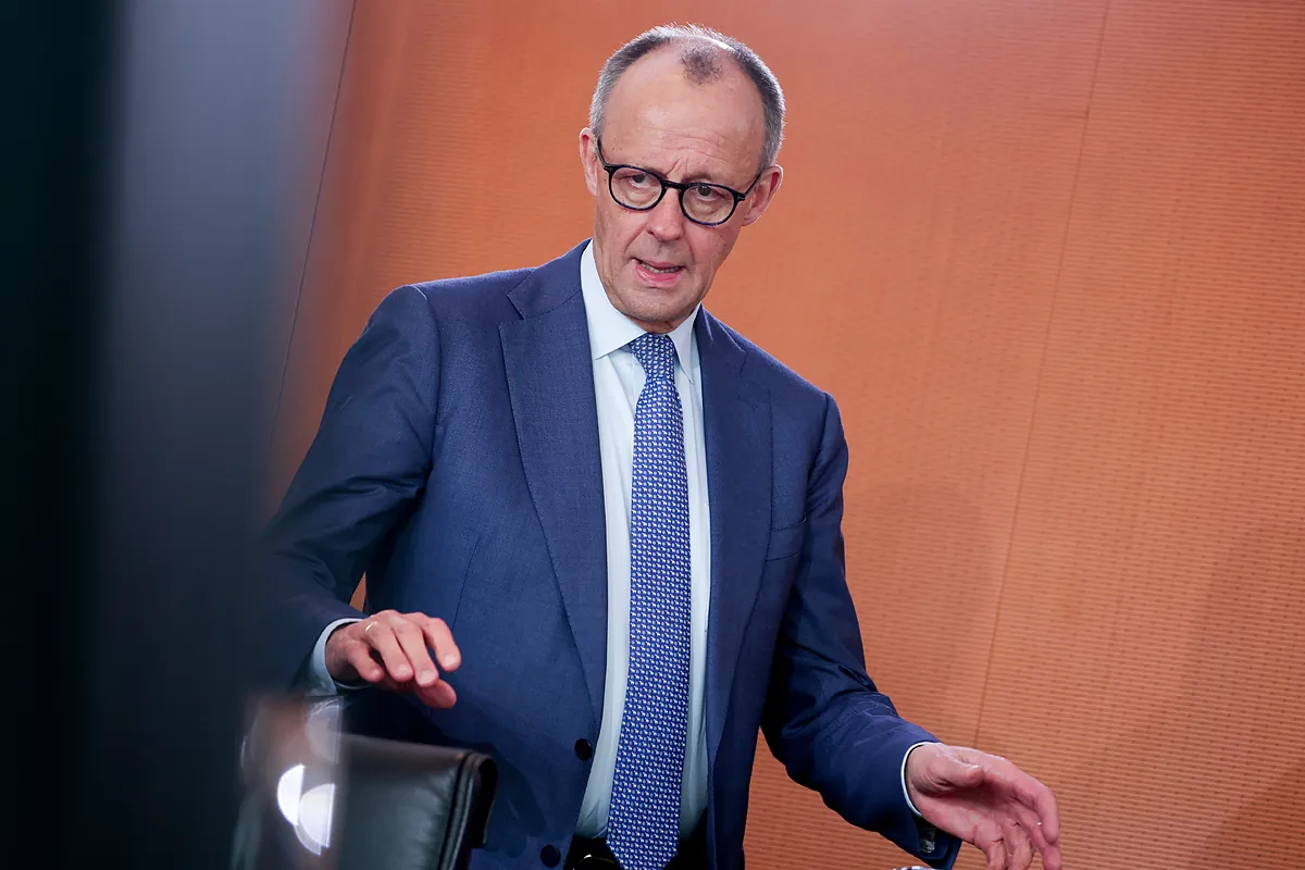 Polémica por la exigencia de que los hombres alemanes informen de estancias largas fuera: "En caso de una emergencia, debemos saber quién está en el extranjero"