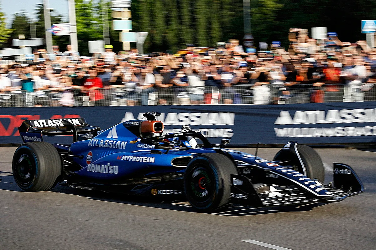 Carlos Sainz renueva con Williams y se vincula a largo plazo con el proyecto del equipo