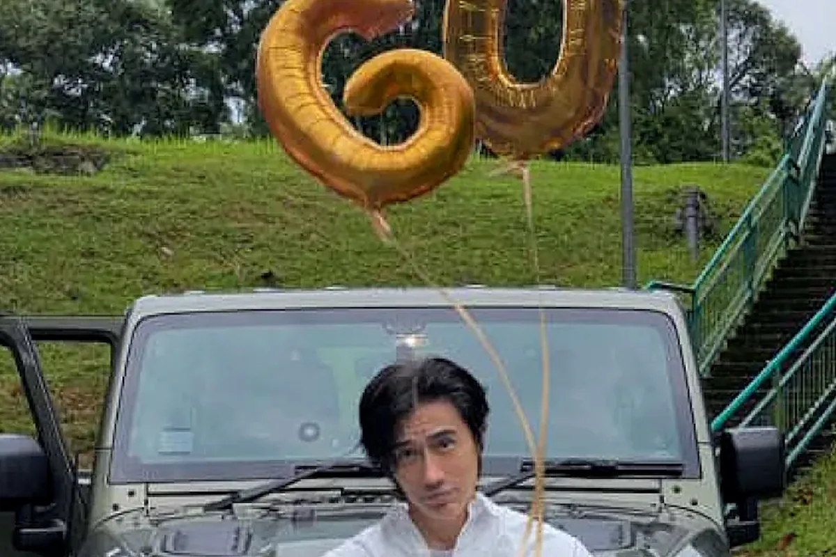 Así es Chuando Tan, el modelo viral que acaba de cumplir 60 años y aparenta 25