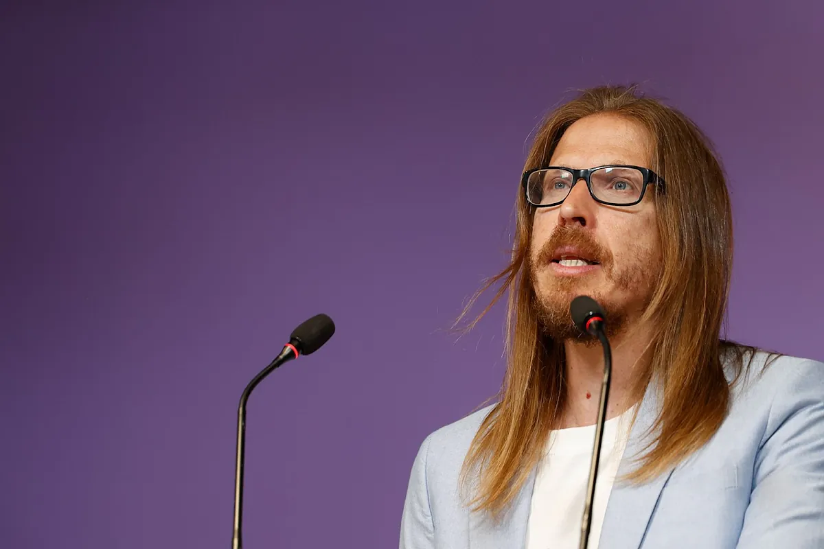Podemos considera "patético" que Sánchez mantenga a la directora de la Guardia Civil