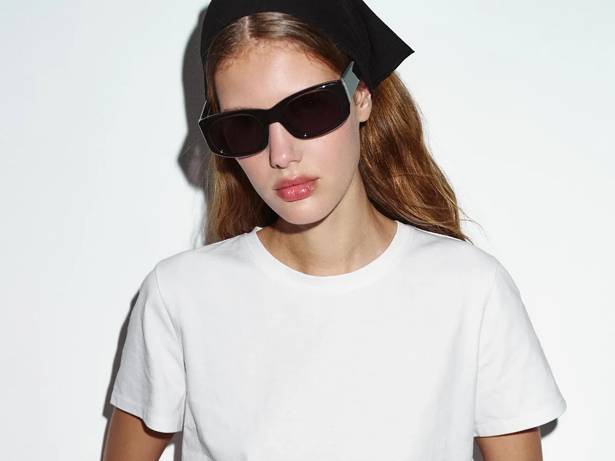 Adiós a complicarse: 9 camisetas básicas de Zara que puedes combinar con tu chaqueta vaquera en primavera