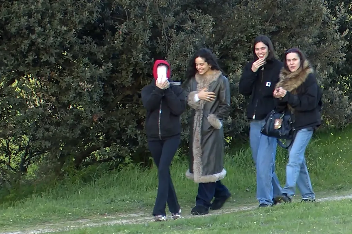 La hermana de Rosalía, Pilar, harta de los paparazzi en Madrid