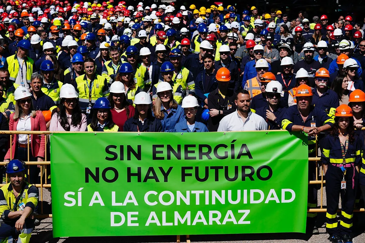 Almaraz completa su última recarga de combustible a la espera de la decisión del Gobierno sobre su cierre