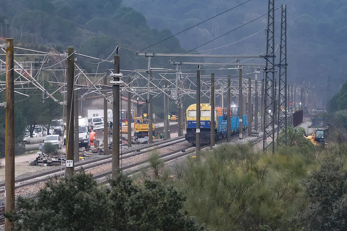 Adif admite que en el tramo de Adamuz donde ocurrió el accidente había 36 metros de vías sin "certificado de calidad"